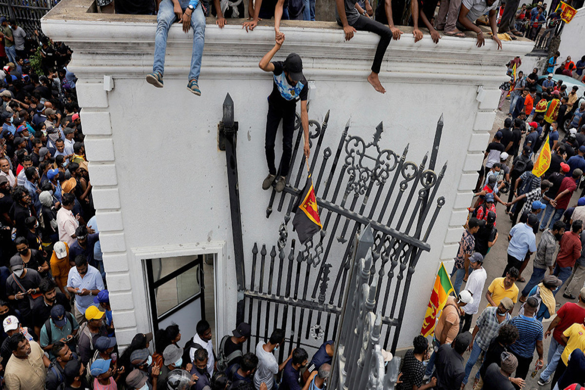 Протестующие не покинут резиденцию президента Шри-Ланки до его отставки