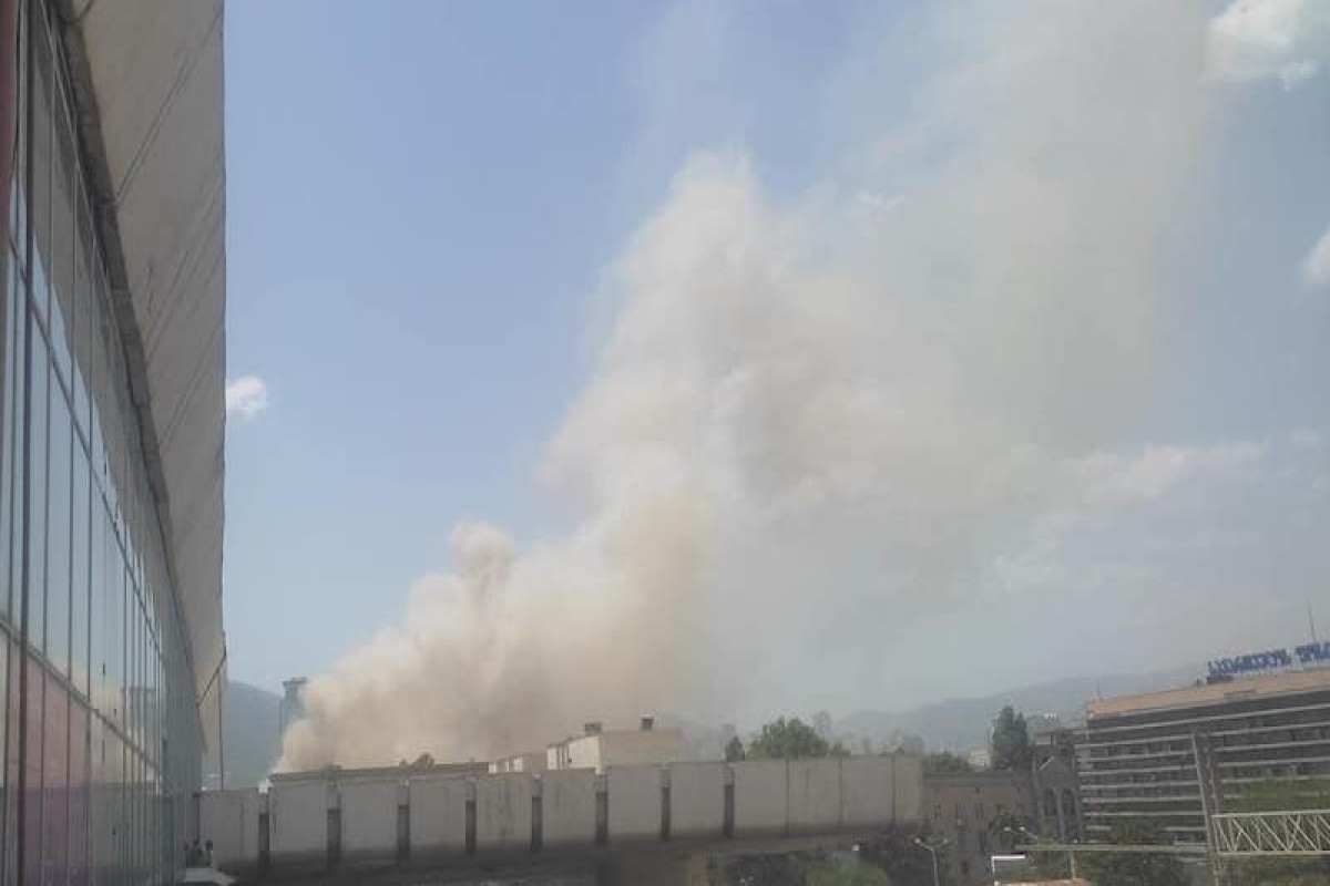 Крупный пожар вспыхнул в центре Тбилиси