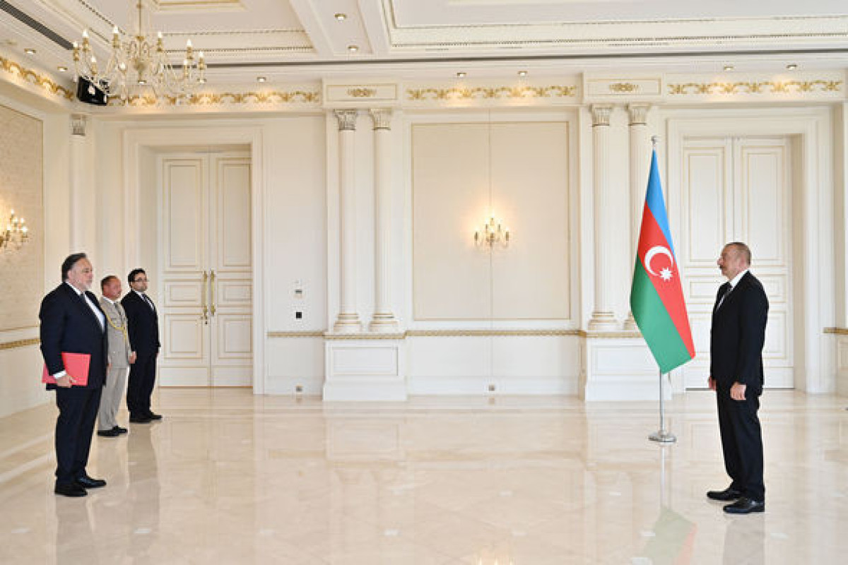 Ильхам Алиев принял верительные грамоты новоназначенного посла Чехии в Азербайджане