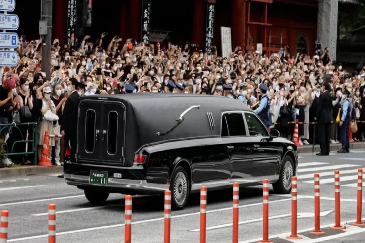 В Японии кремирован и похоронен бывший премьер страны Синдзо Абэ-ФОТО 