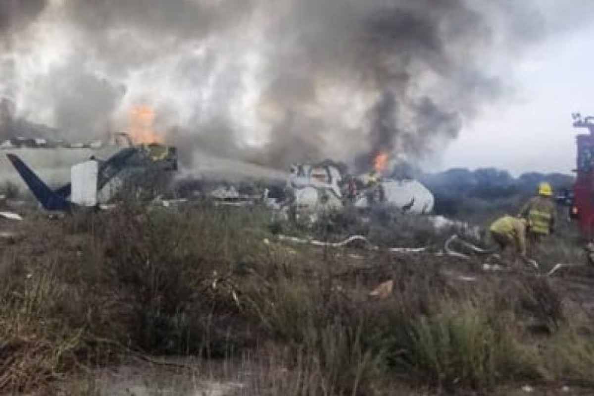 Два человека погибли при крушении частного самолета в Мексике
