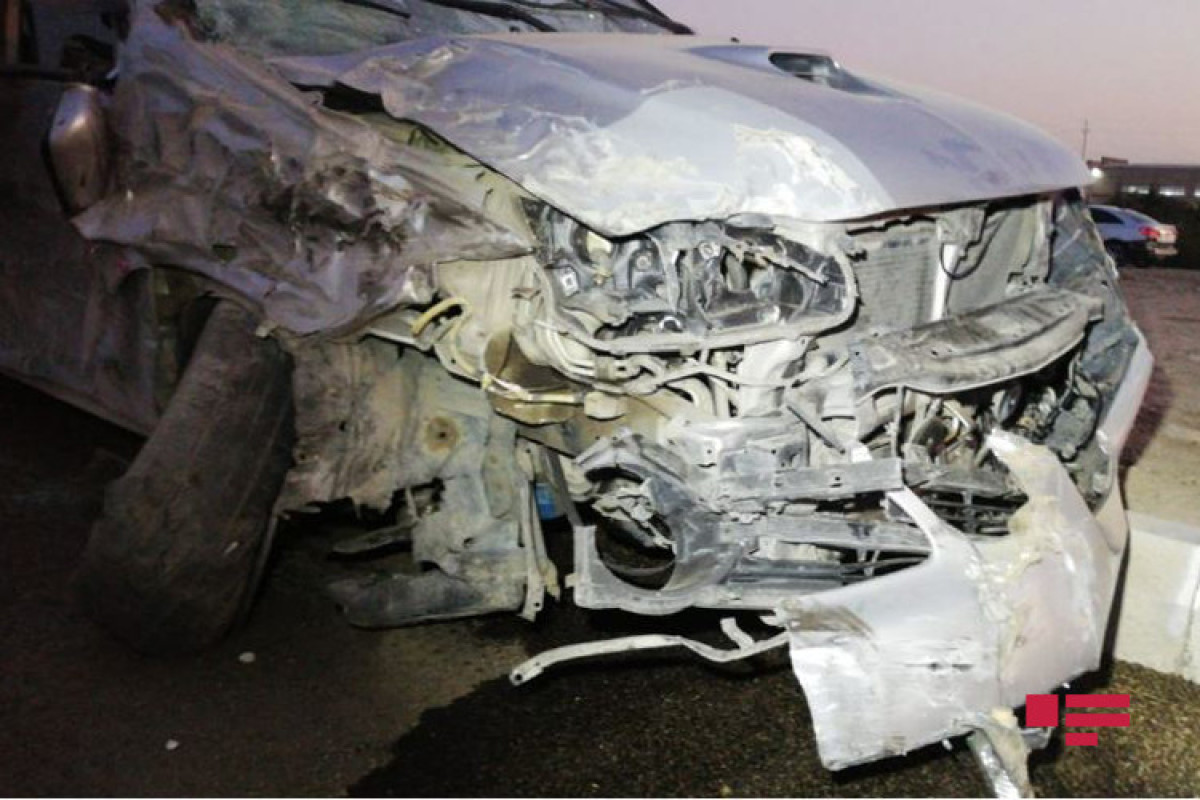 В Сумгайыте легковой автомобиль столкнулся с грузовиком, пострадали 5 человек-ФОТО 