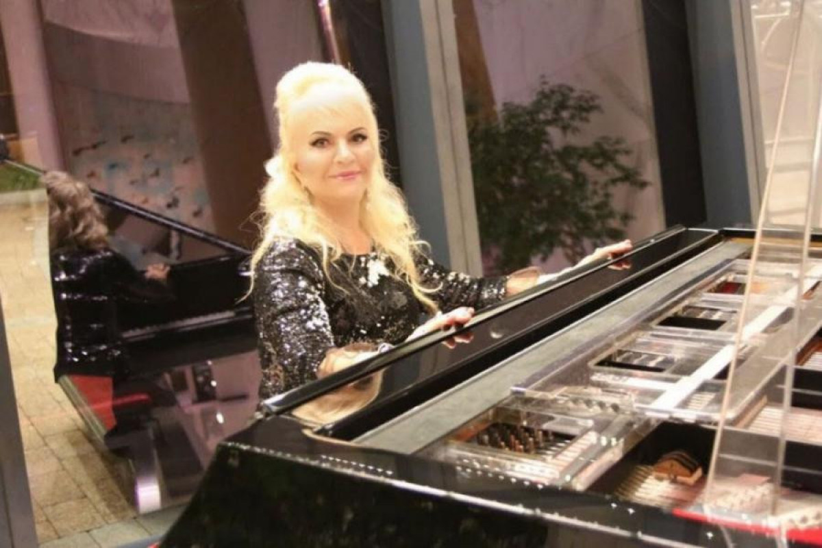 Президент Франции наградил пианистку азербайджанского происхождения орденом «Почетного легиона»