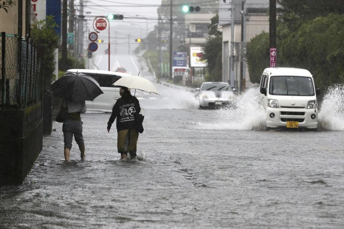 Почти 12 тыс. жителей юго-запада Японии вынуждены эвакуироваться