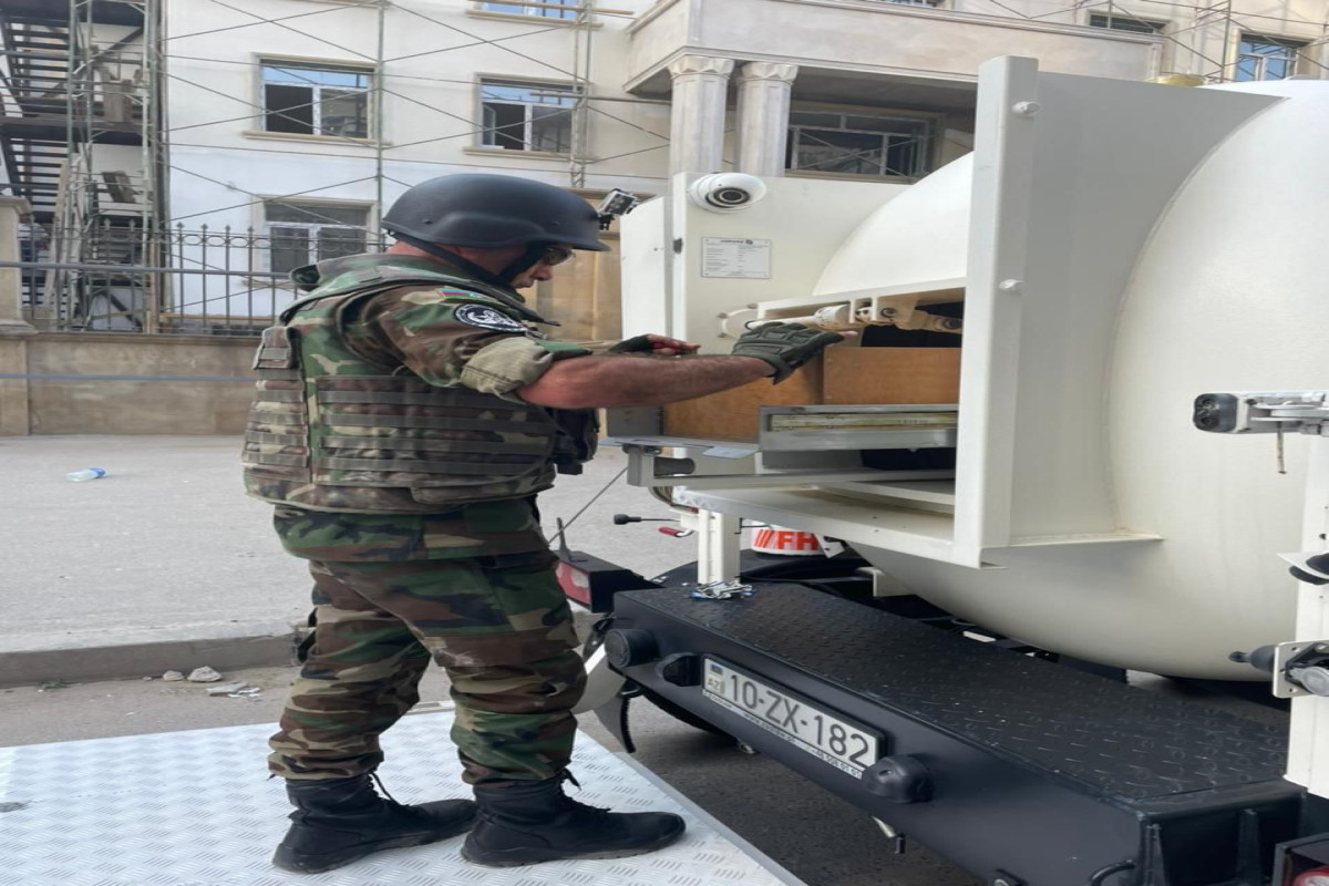 На улице в Баку обнаружен и обезврежен военный боеприпас-ФОТО 