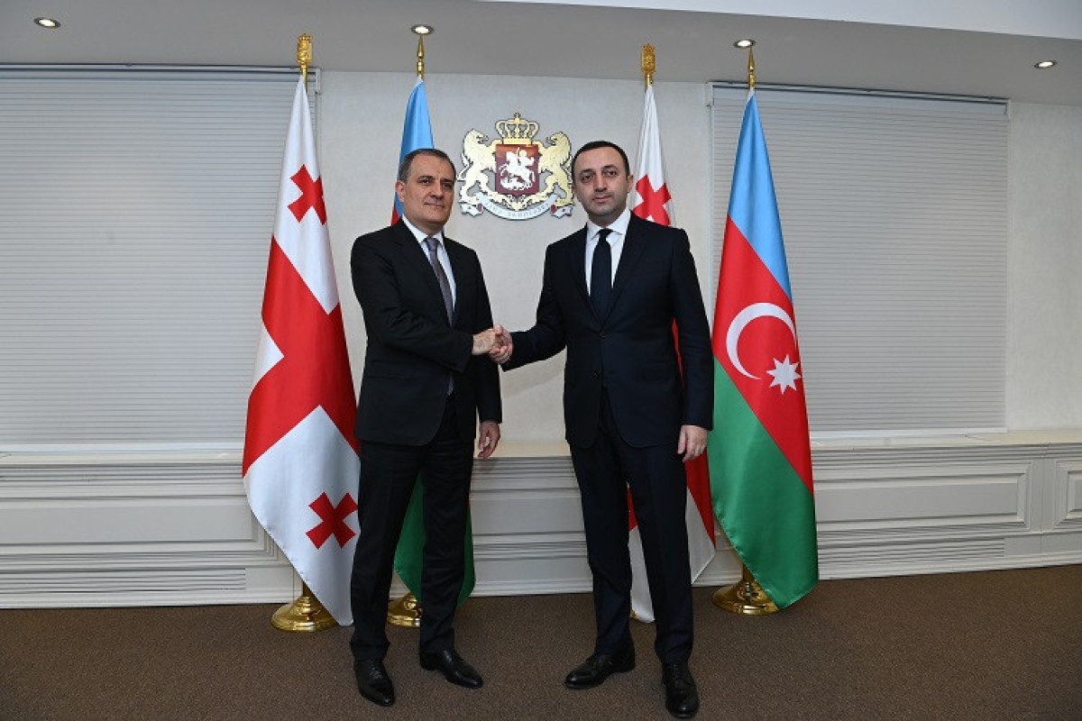 Джейхун Байрамов поблагодарил грузинского премьера за то, что Тбилиси принимает встречу глав МИД Азербайджана и Армении