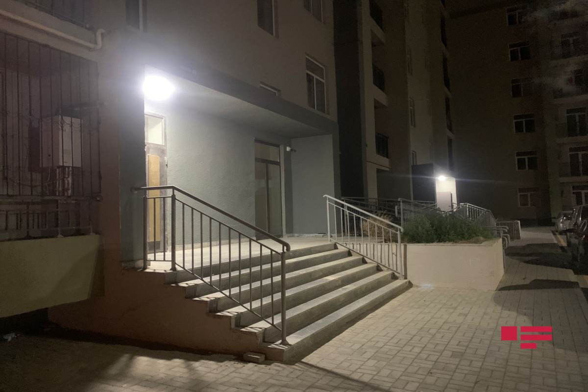 Трагедия в Баку: мать с двумя детьми выбросилась с 5 этажа-ФОТО 