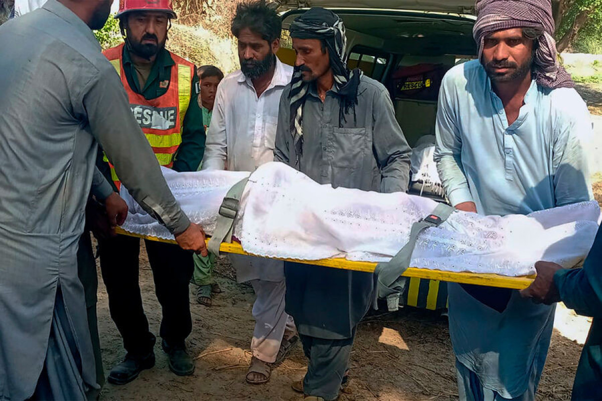 В Пакистане по пути на свадьбу утонули 20 женщин и детей