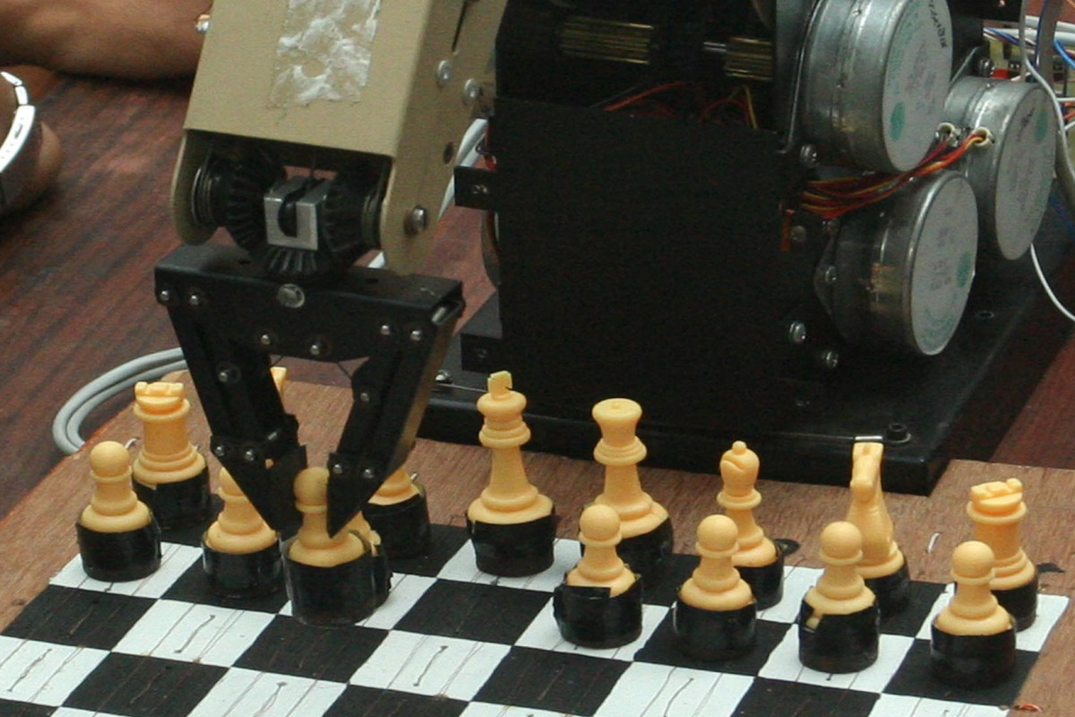 Робот сломал палец ребенку на шахматном турнире