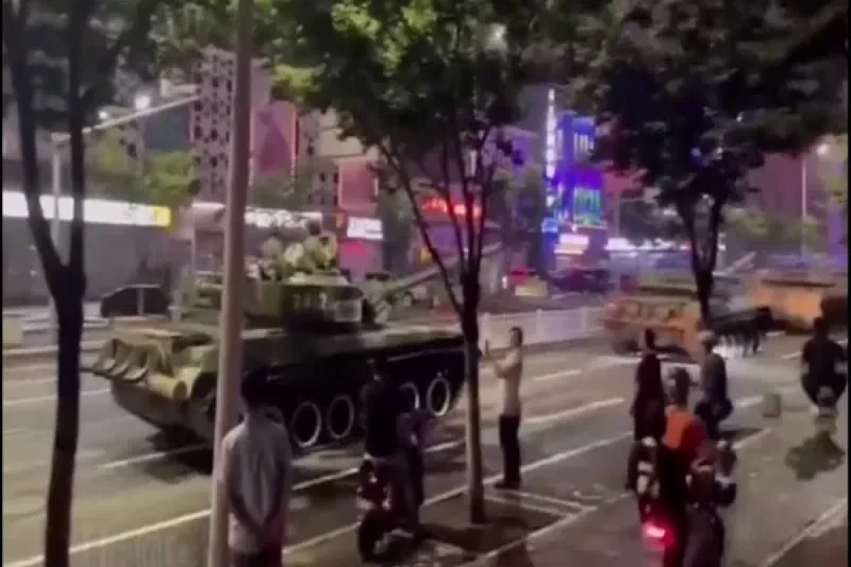 В Китае для усмирения обманутых вкладчиков на улицы вывели танки