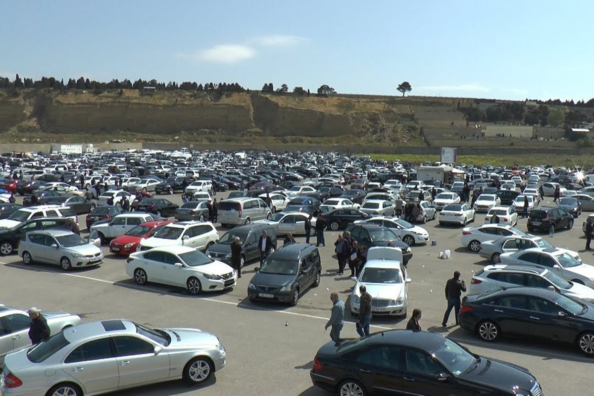 В приоритете электромобили: в Азербайджане ограничат ввоз старых автомобилей