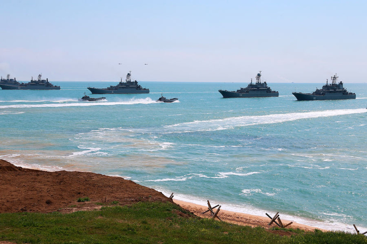 РФ установила контроль над Азовским и частью Черного моря