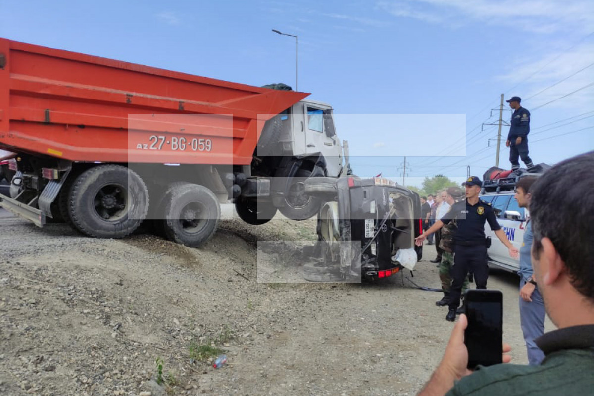 В Хачмазе в результате столкновения грузовика и легковых автомобилей погибли 2 человека-ФОТО 
