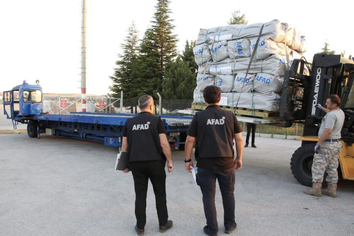 Президент Эрдоган направил в Иран направил гуманитарную помощь-ФОТО 