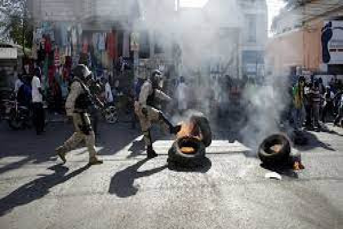 В Гаити вооруженные банды устроили перестрелку возле резиденции главы государства
