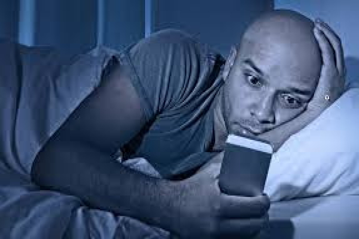 Врач: Использование смартфона по ночам может привести к раку кишечника