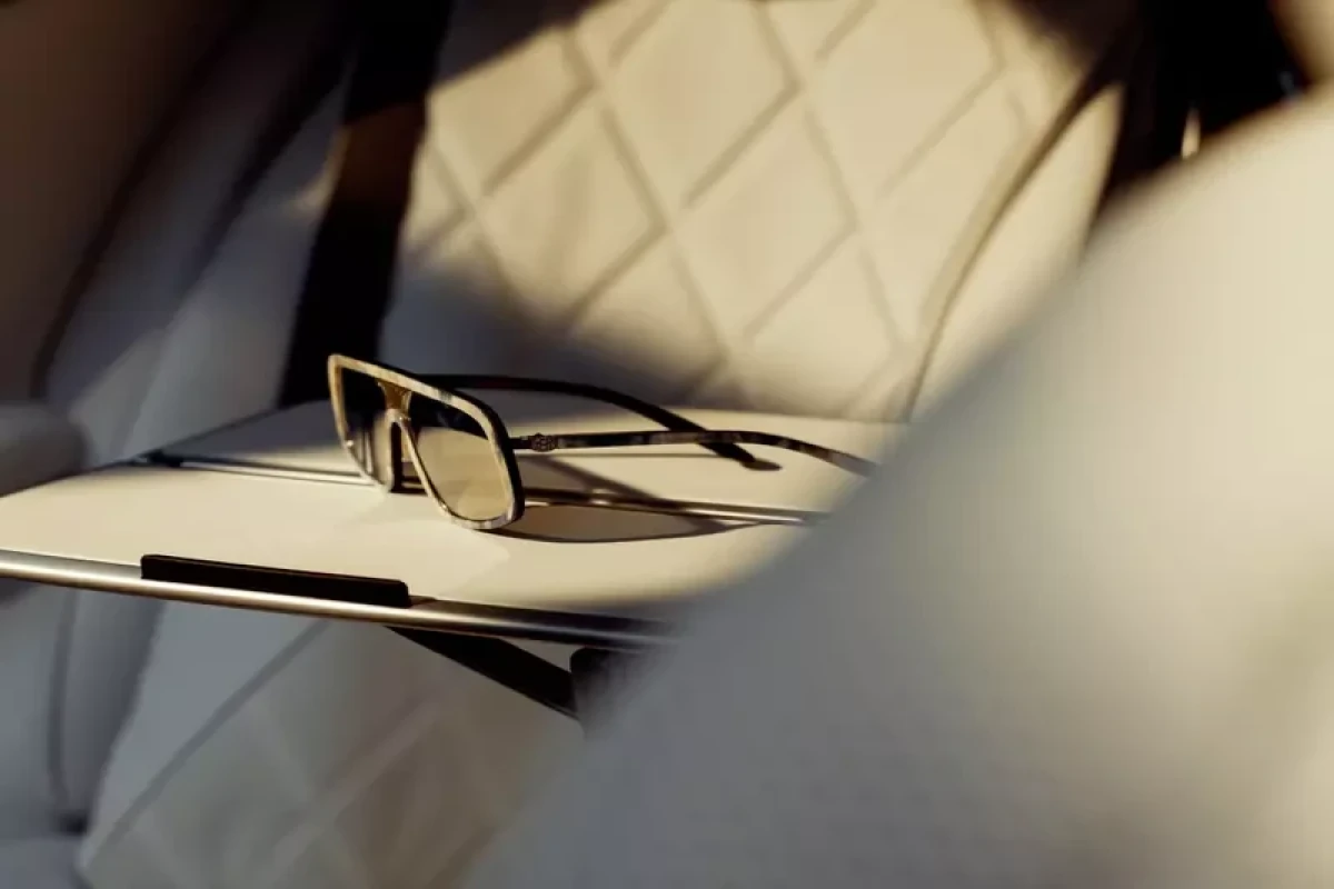 Дизайнер Mercedes-Benz сделал очки Maybach из золота, титана и рогов буйвола-ФОТО 