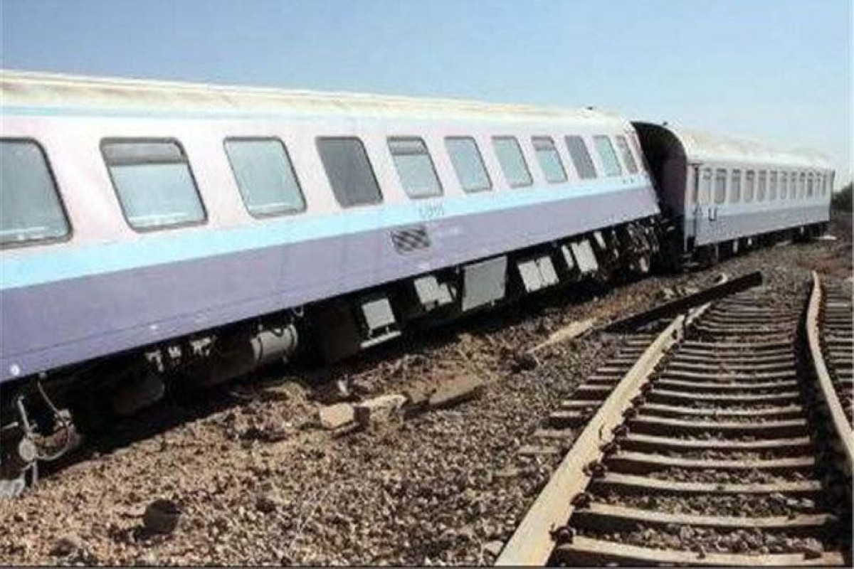 В Иране поезд сошел с рельсов, погибли 17 человек, еще 50 ранены - -ОБНОВЛЕНО-1 