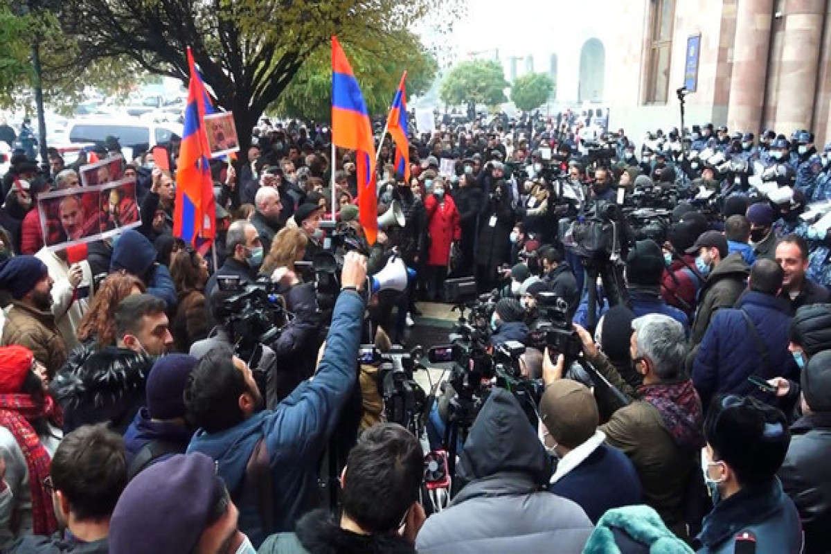 Армянская оппозиция на фоне визита Лаврова вновь организовала шествие