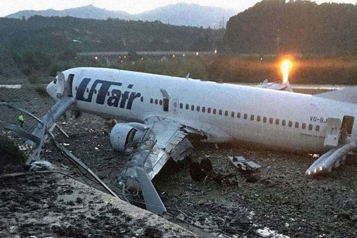 Российский самолет загорелся при посадке в Сочи
