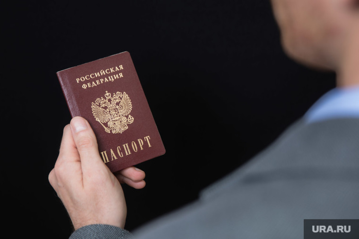 Жителям украинских городов Херсон и Мелитополь начали раздавать российские паспорта