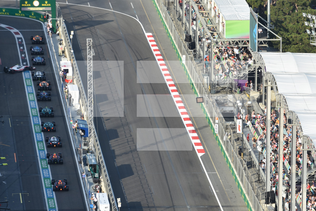 Формула-1: «Поул-позишн» перед основной гонкой в Баку -ФОТОЛЕНТА 