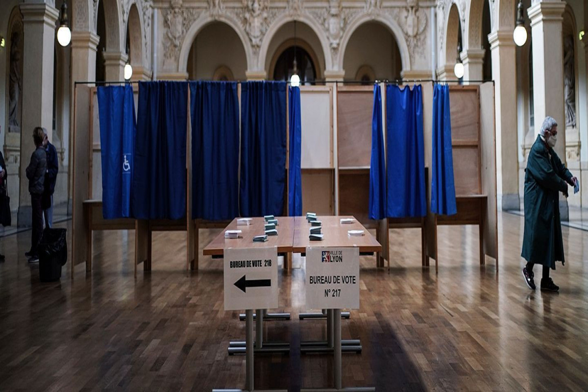 Во Франции явка на выборах составила к 19:00 менее 40%