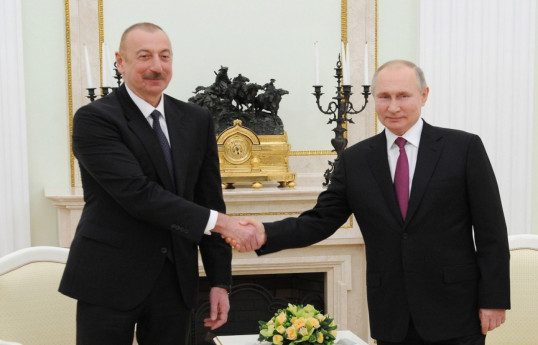 Президент Ильхам Алиев поздравил Владимира Путина по случаю Дня России