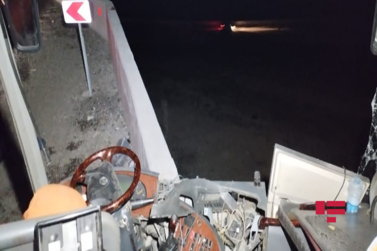 В Азербайджане автобус со школьниками попал в ДТП, есть пострадавшие-ОБНОВЛЕНО -ФОТО 
