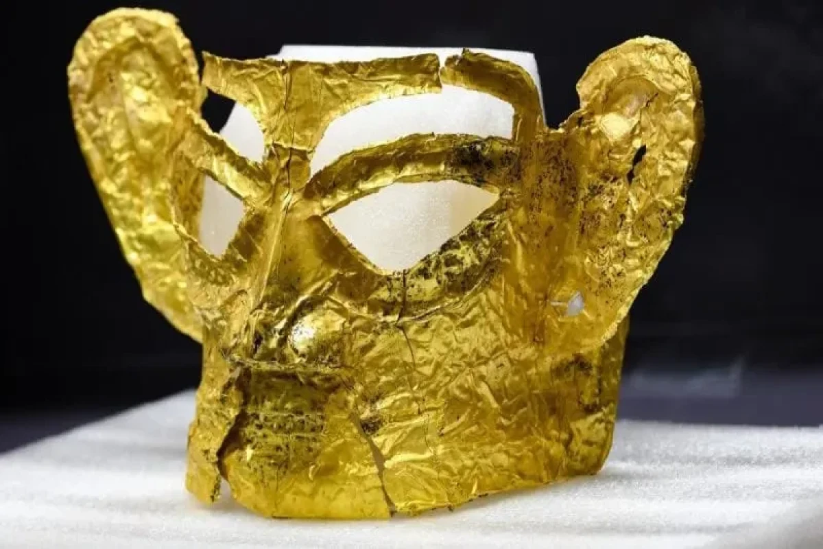 В Китае нашли древнюю сокровищницу с золотыми и бронзовыми артефактами