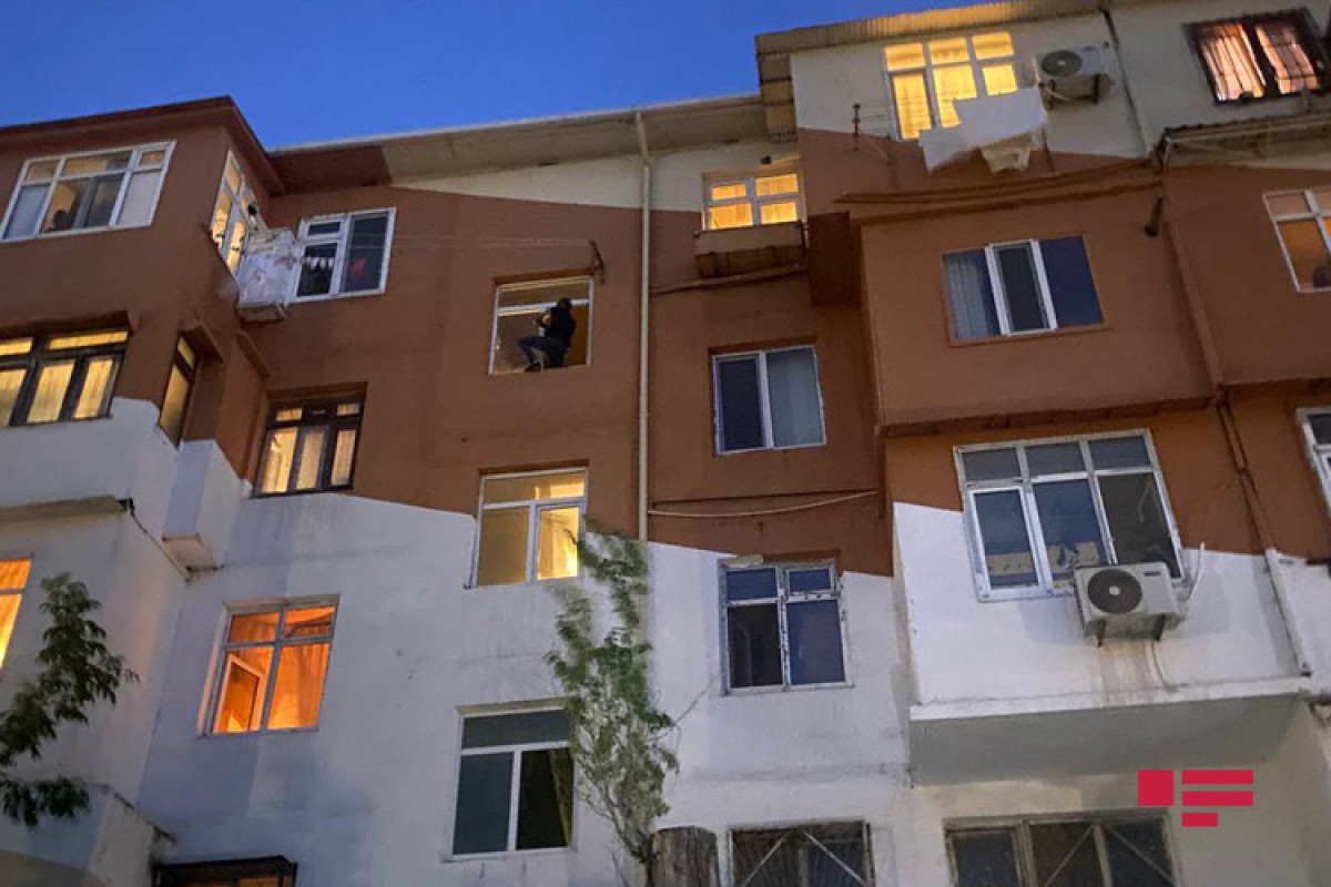 В Баку мужчина пытался  выброситься с пятого этажа -ФОТО -ВИДЕО -ОБНОВЛЕНО 
