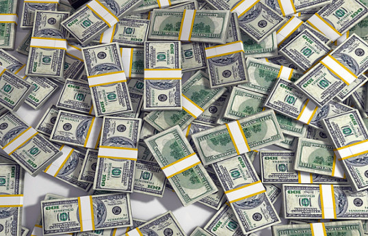 Последний ужин с Уорреном Баффетом продали на аукционе за $19 млн