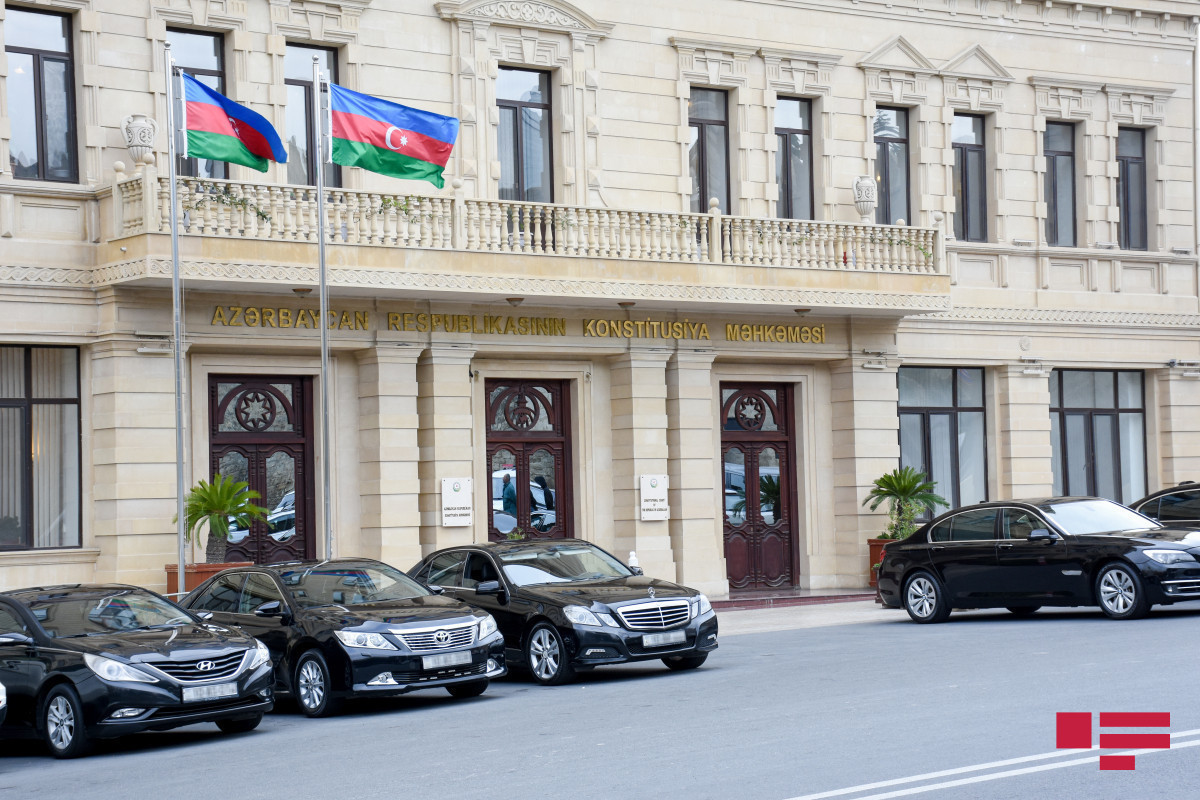 Зарплата главы Конституционного суда Азербайджана повышена до 3500 манатов
