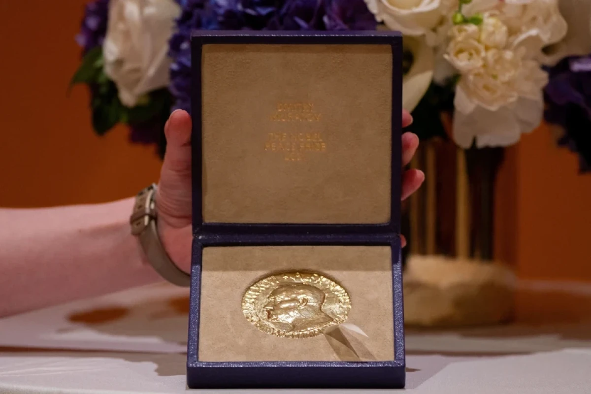 Нобелевскую медаль Муратова продали на аукционе за 103,5 миллиона долларов
