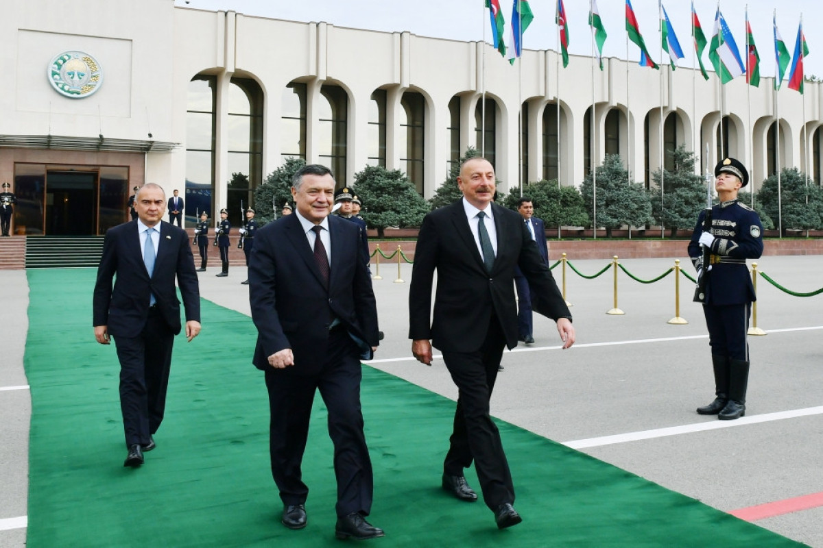 Президент Ильхам Алиев прибыл в город Ургендж в Узбекистане