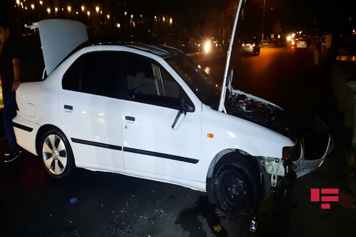 В Баку опрокинулся автомобиль, пострадали 4 человека-ФОТО 