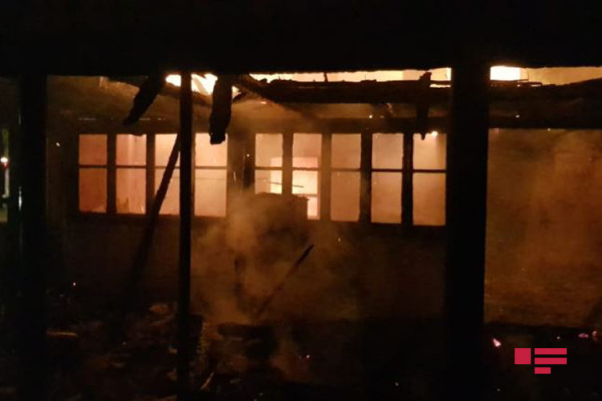 В Уджаре мужчина поджег свой дом в ходе семейного конфликта -ФОТО -ВИДЕО 