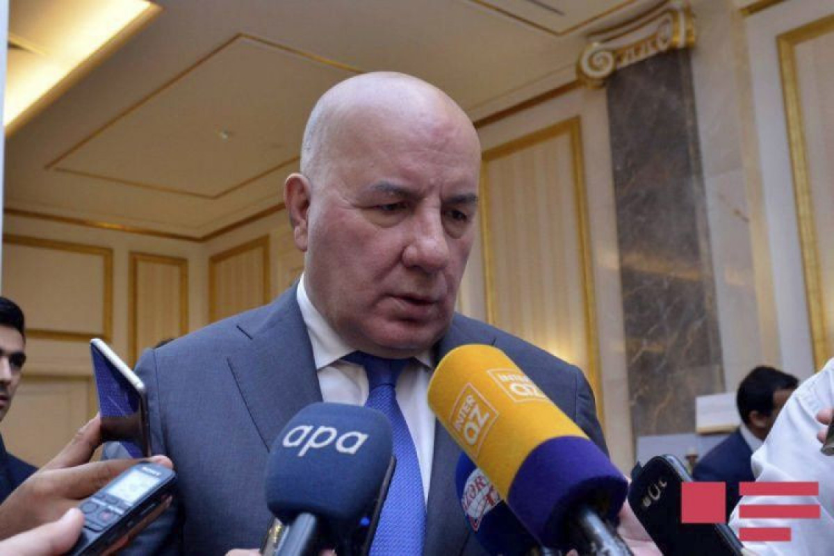 Президент Азербайджана наградил бывшего главного банкира страны  почетным дипломом