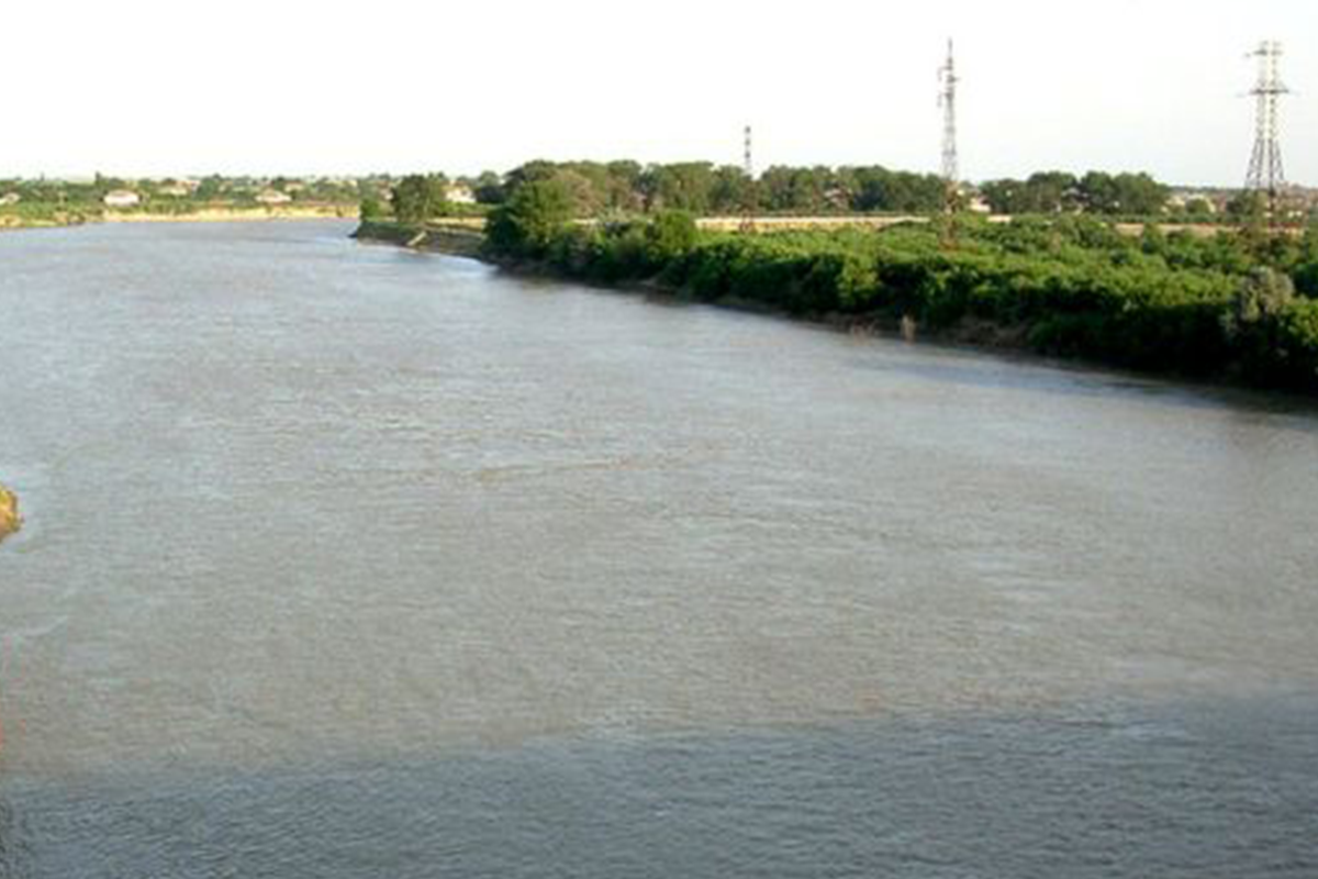 Уровень воды в реке Кура снизился на 20 см