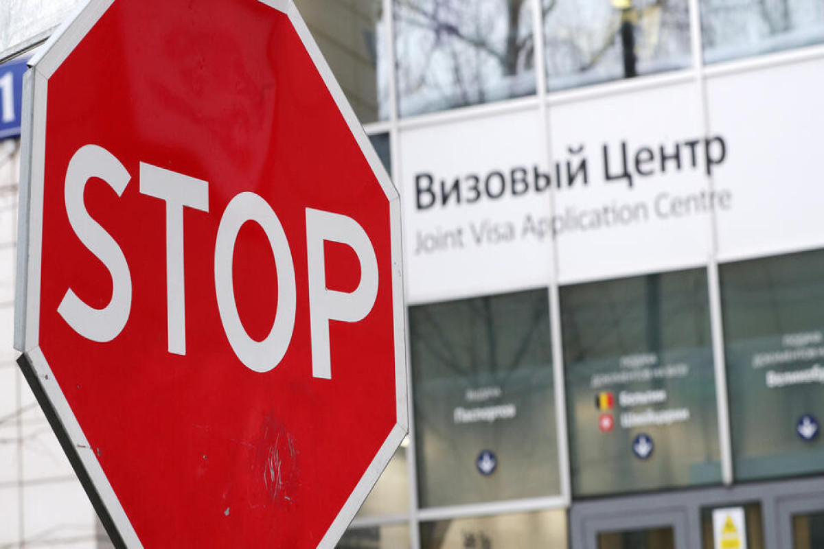 Бельгия закрывает визовые центры в России