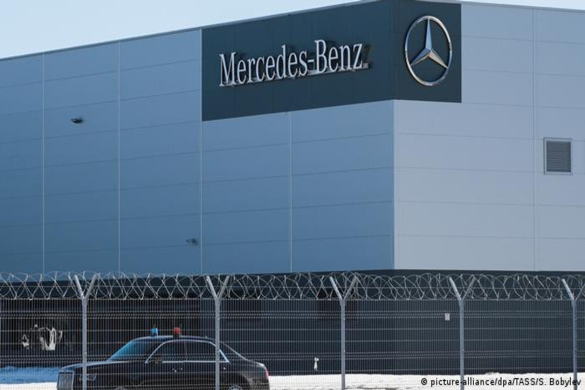 Mercedes-Benz приостановит производство и поставки автомобилей в Россию