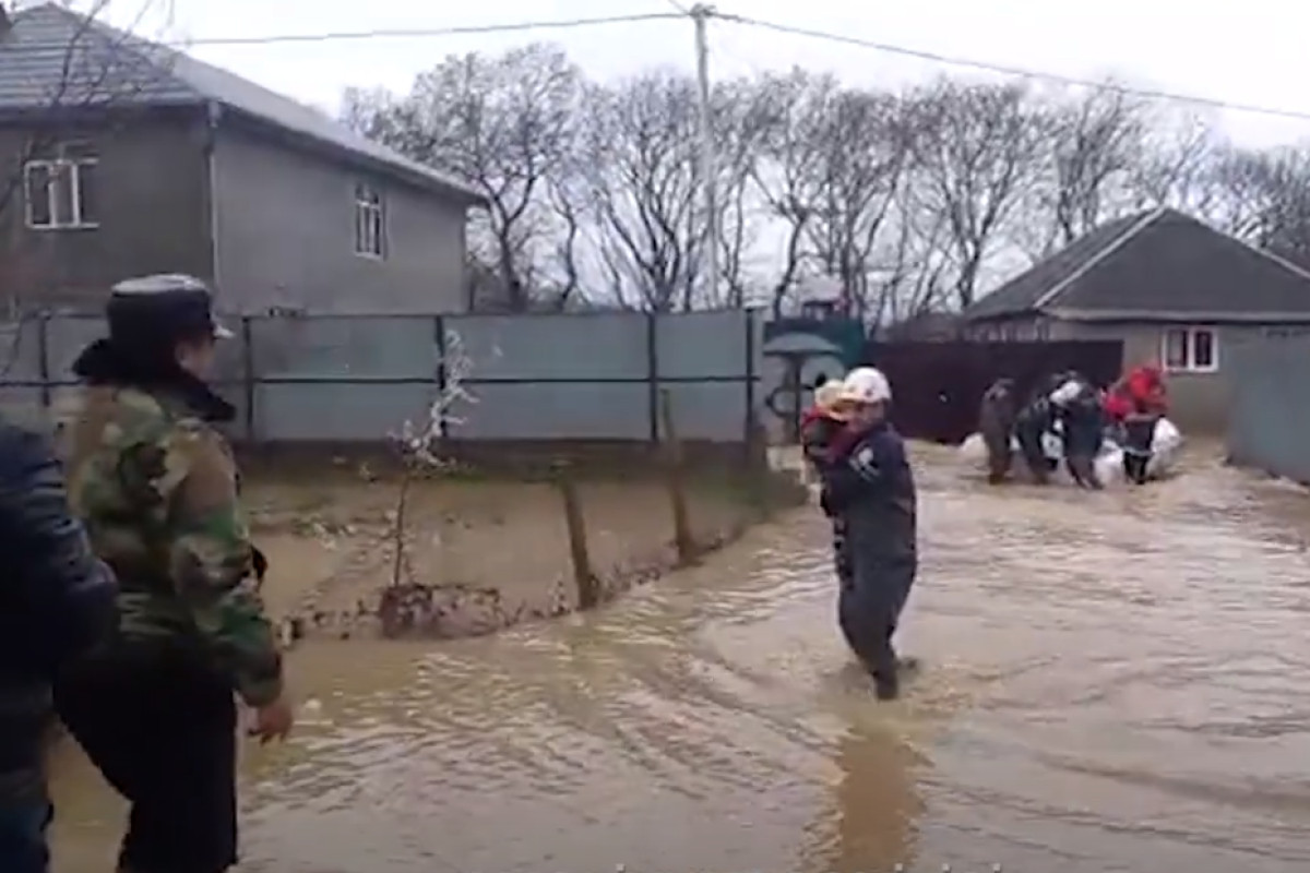 МЧС Азербайджана эвакуировало в южных районах 146 человек -ВИДЕО 