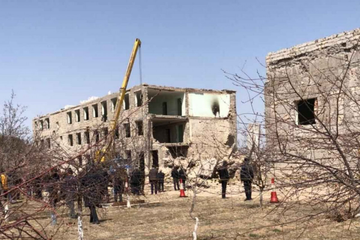 В Нахчыване обрушилась школа: есть жертвы -ФОТО 