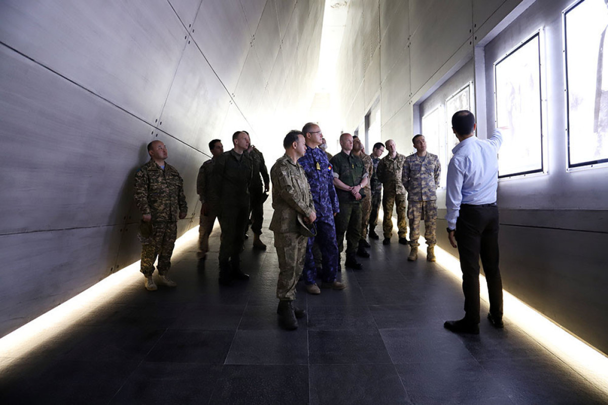 Военные атташе посетили воинскую часть-ФОТО 