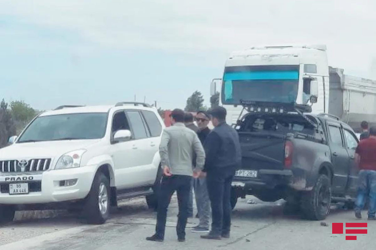 На автомагистрали Баку-Губа произошло ДТП, есть пострадавший