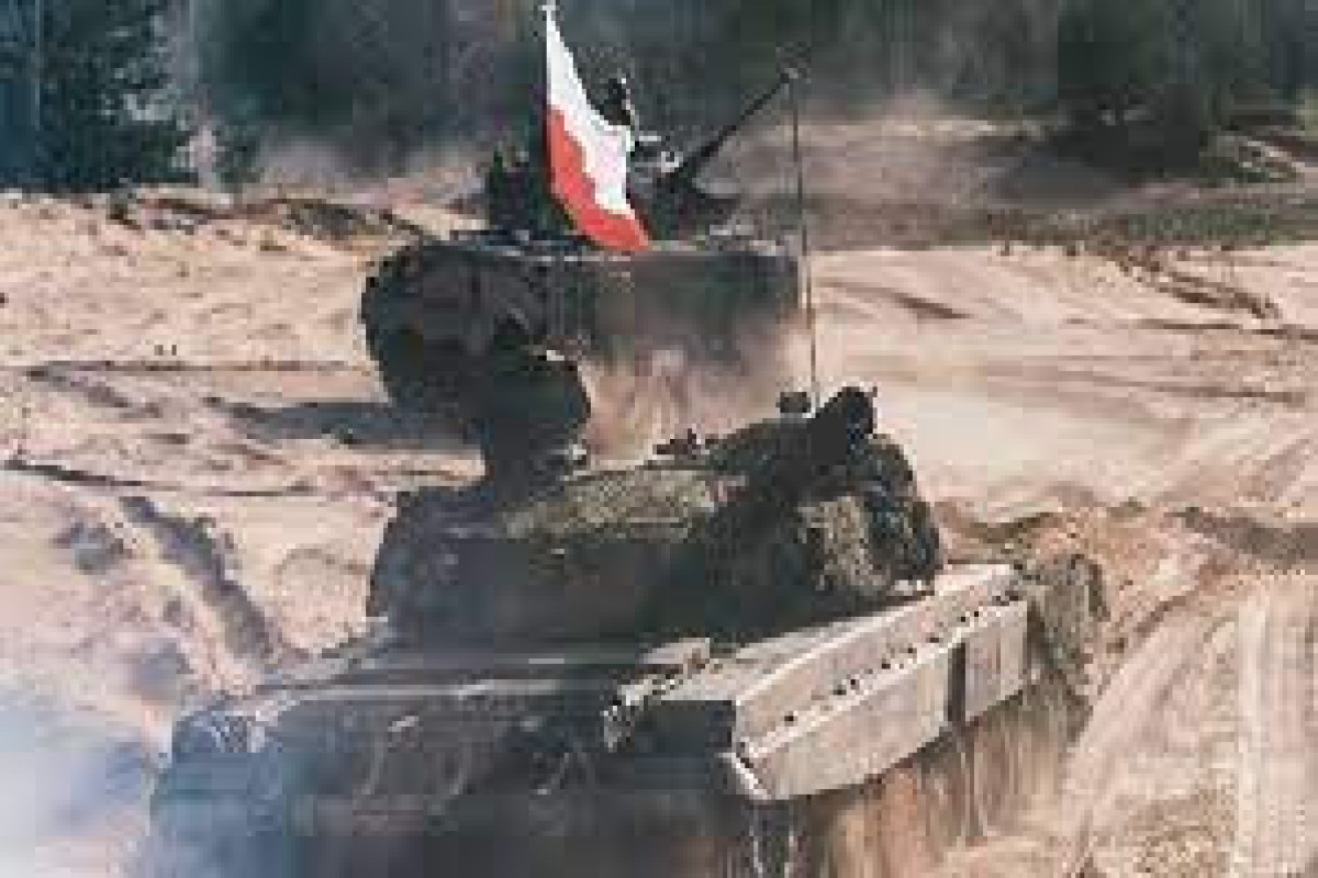 Польша передала Украине 232 танка Т-72, самоходные гаубицы и беспилотники