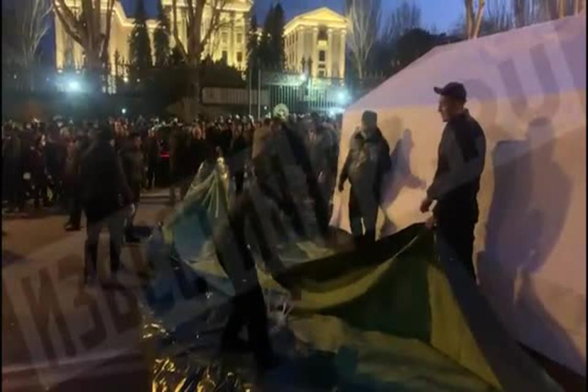 Протестующие разбили палаточный лагерь в центре Еревана-ВИДЕО 
