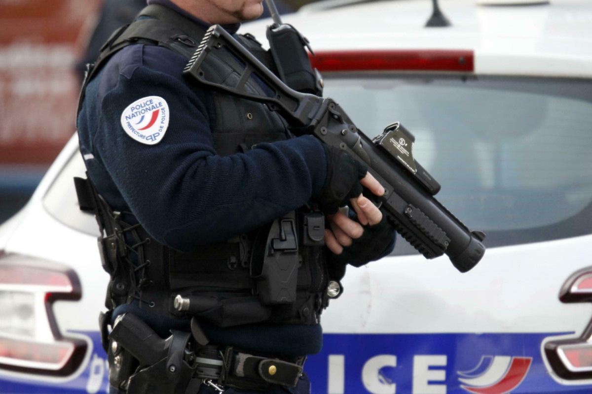 Французские полицейские требуют права на самооборону