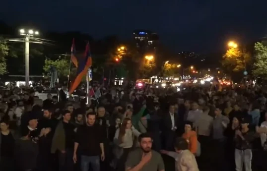 Армянская оппозиция проводит в центре Еревана митинг с требованием отставки Пашиняна