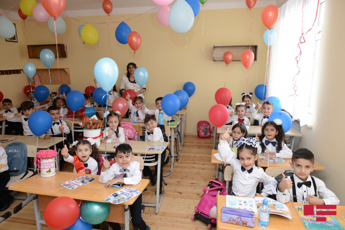 В Азербайджане начинается прием детей в первый класс